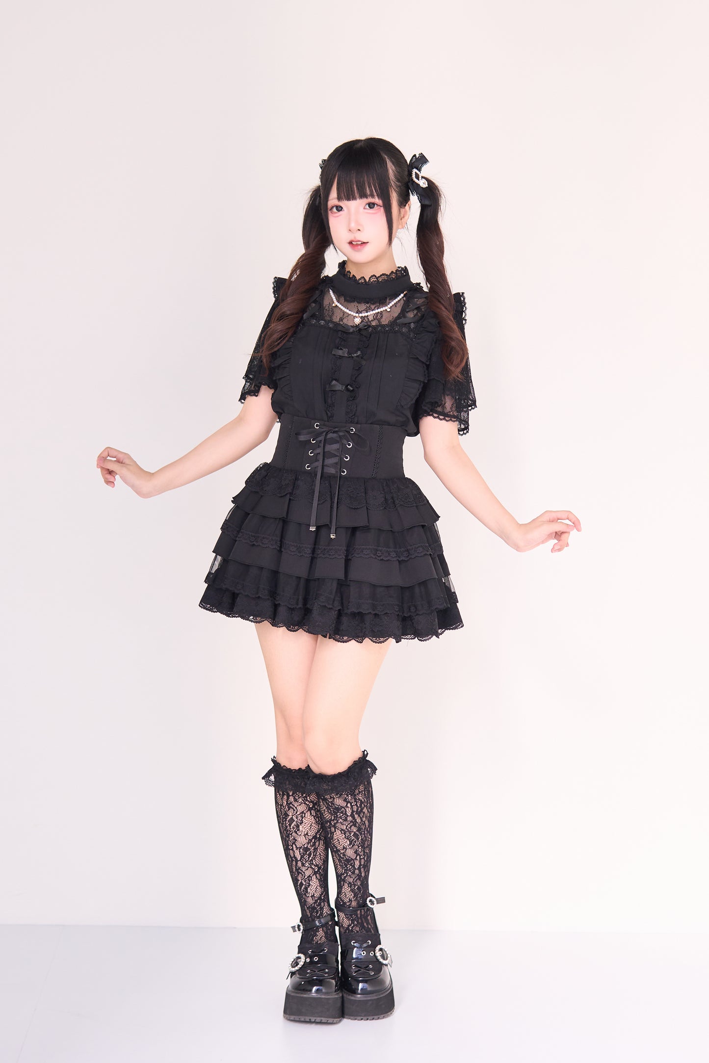 マルチレイヤースカート,パールチェーン付きブラウス