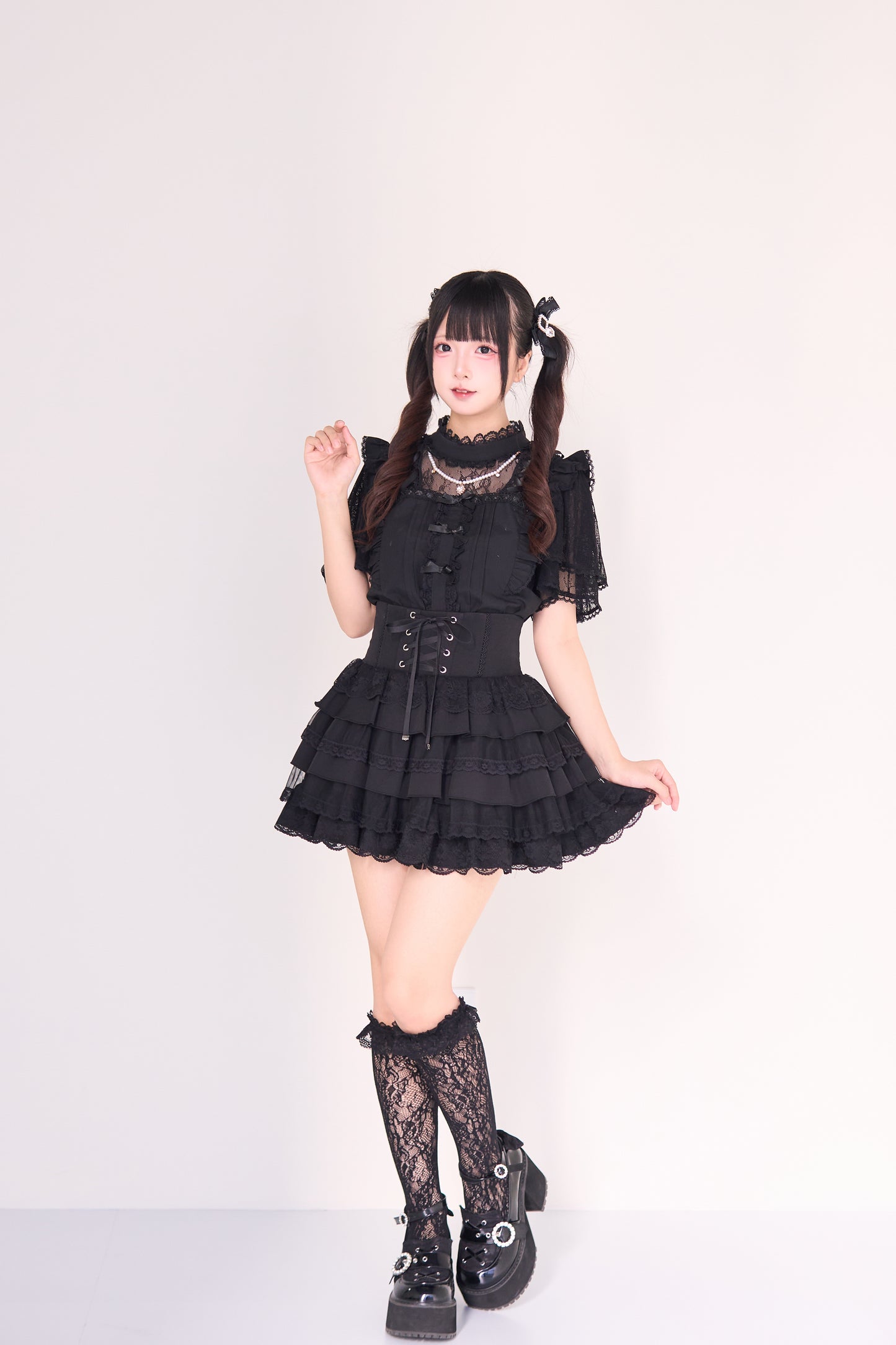 マルチレイヤースカート,パールチェーン付きブラウス