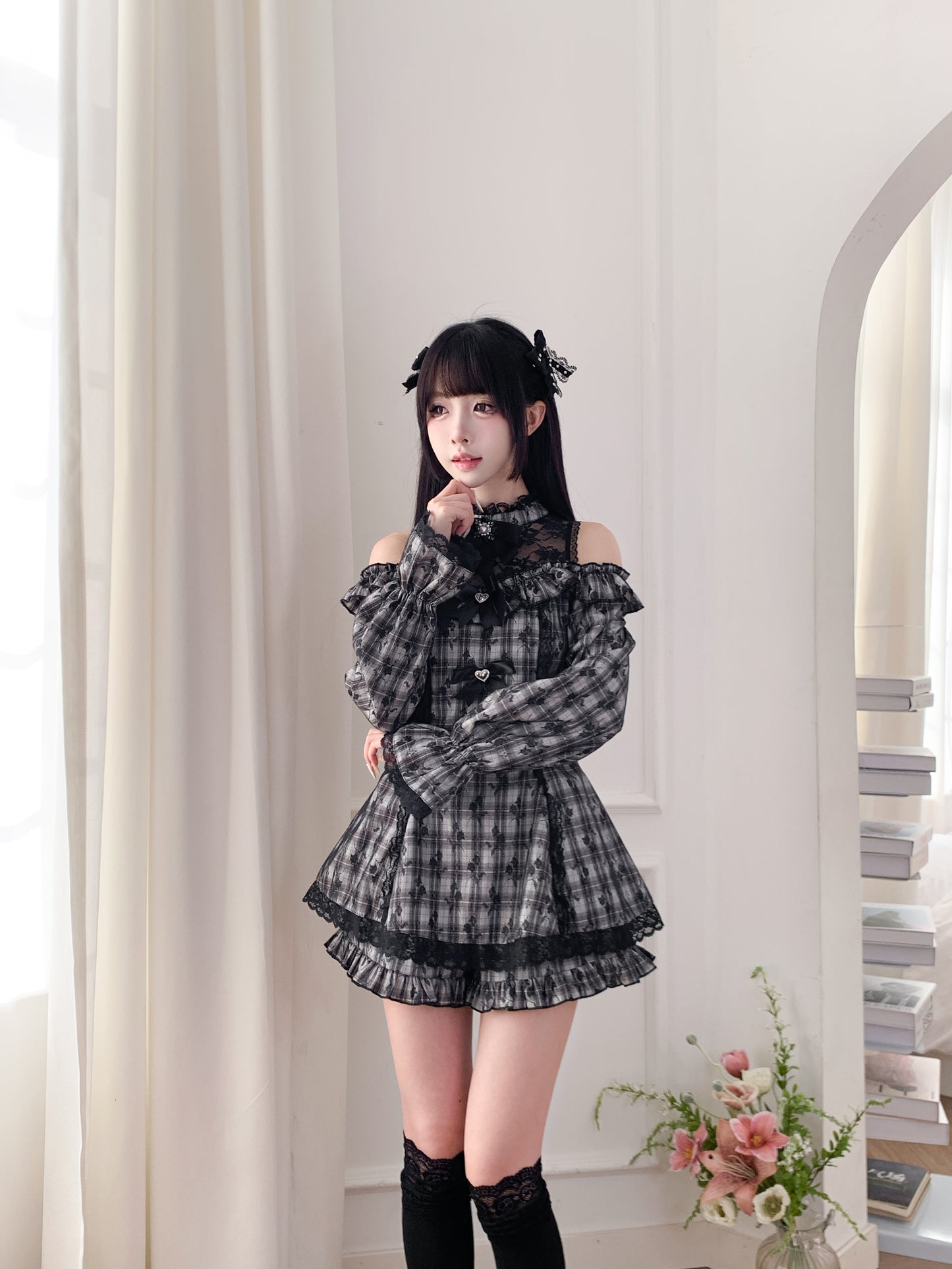 Mini dress and jewel brooch set