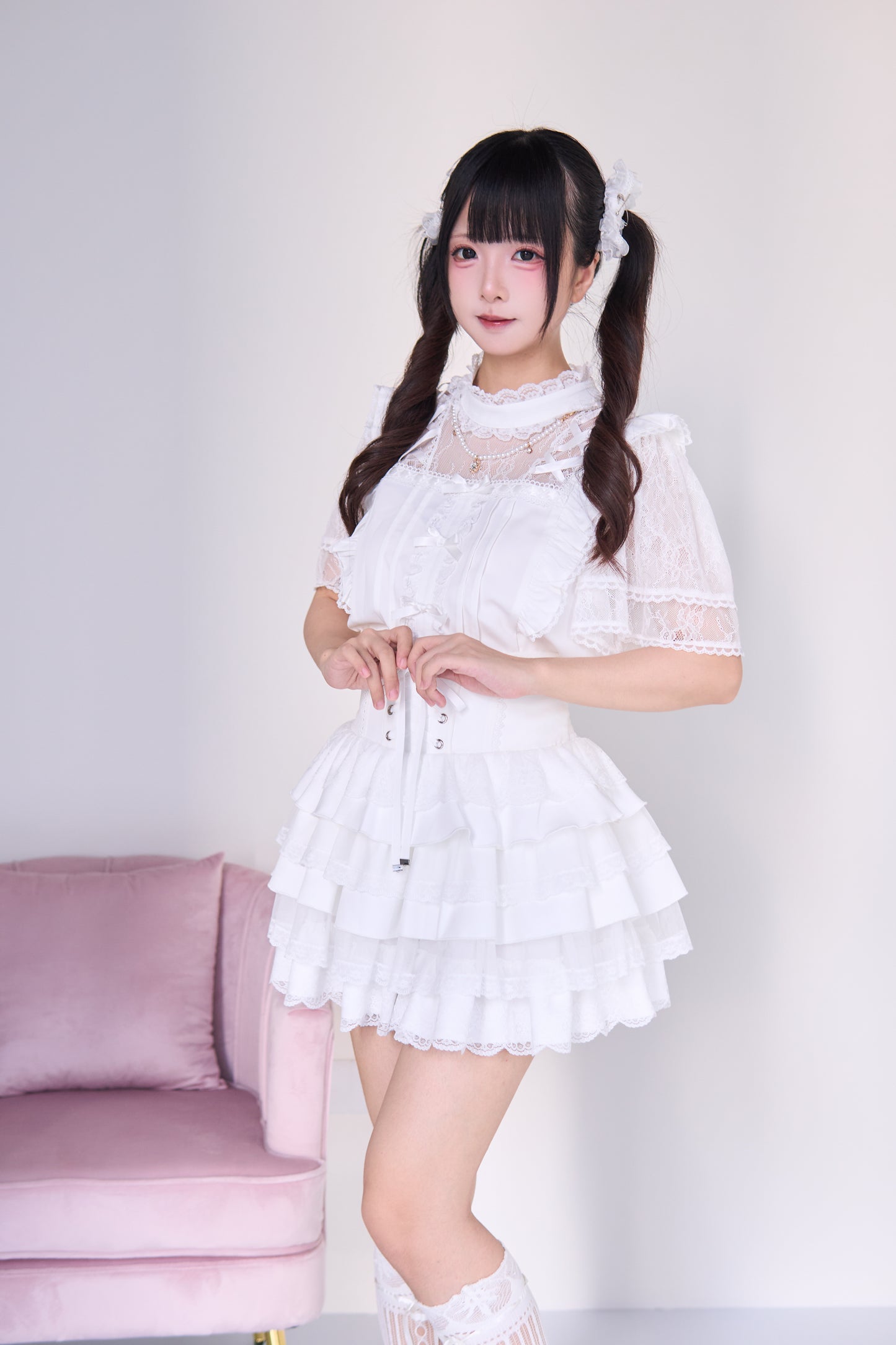 マルチレイヤースカート,パールチェーン付きブラウス