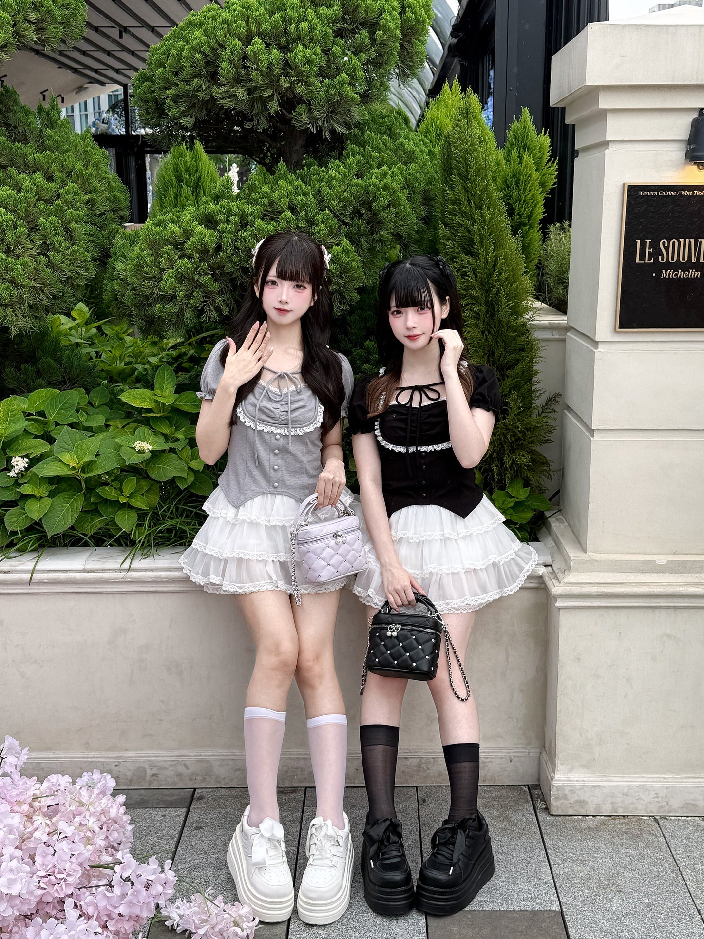 レースギャザーパフスリーブトップス