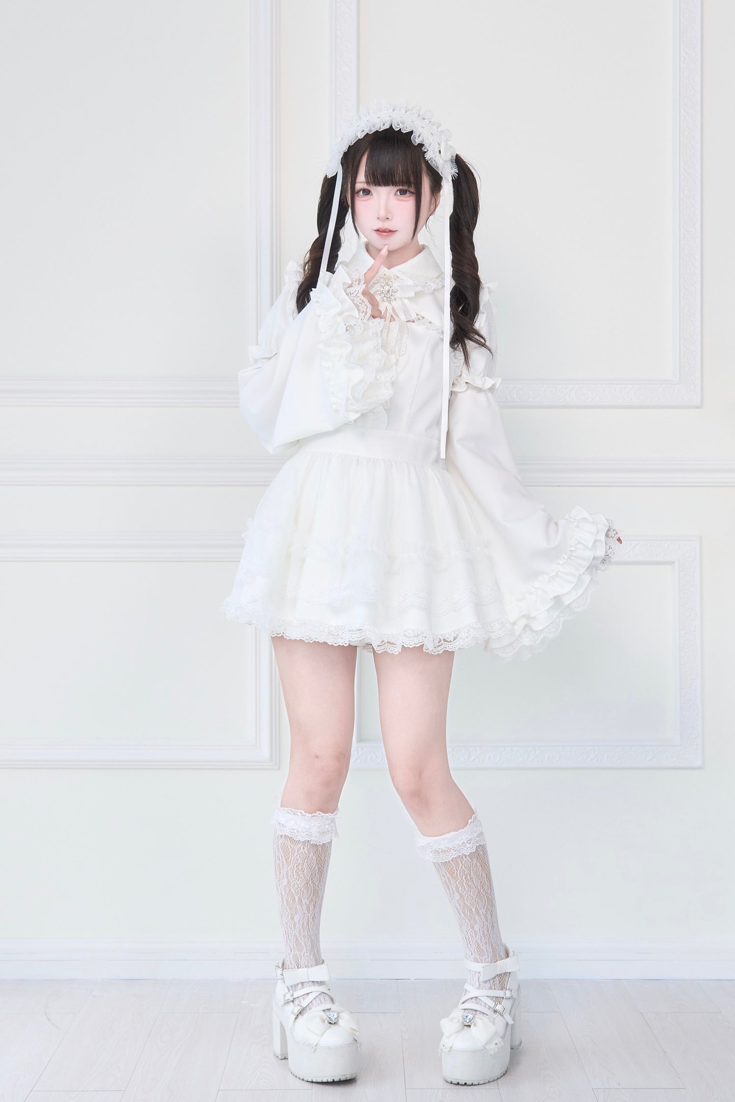 ブローチ付き姫袖レースワンピースセット