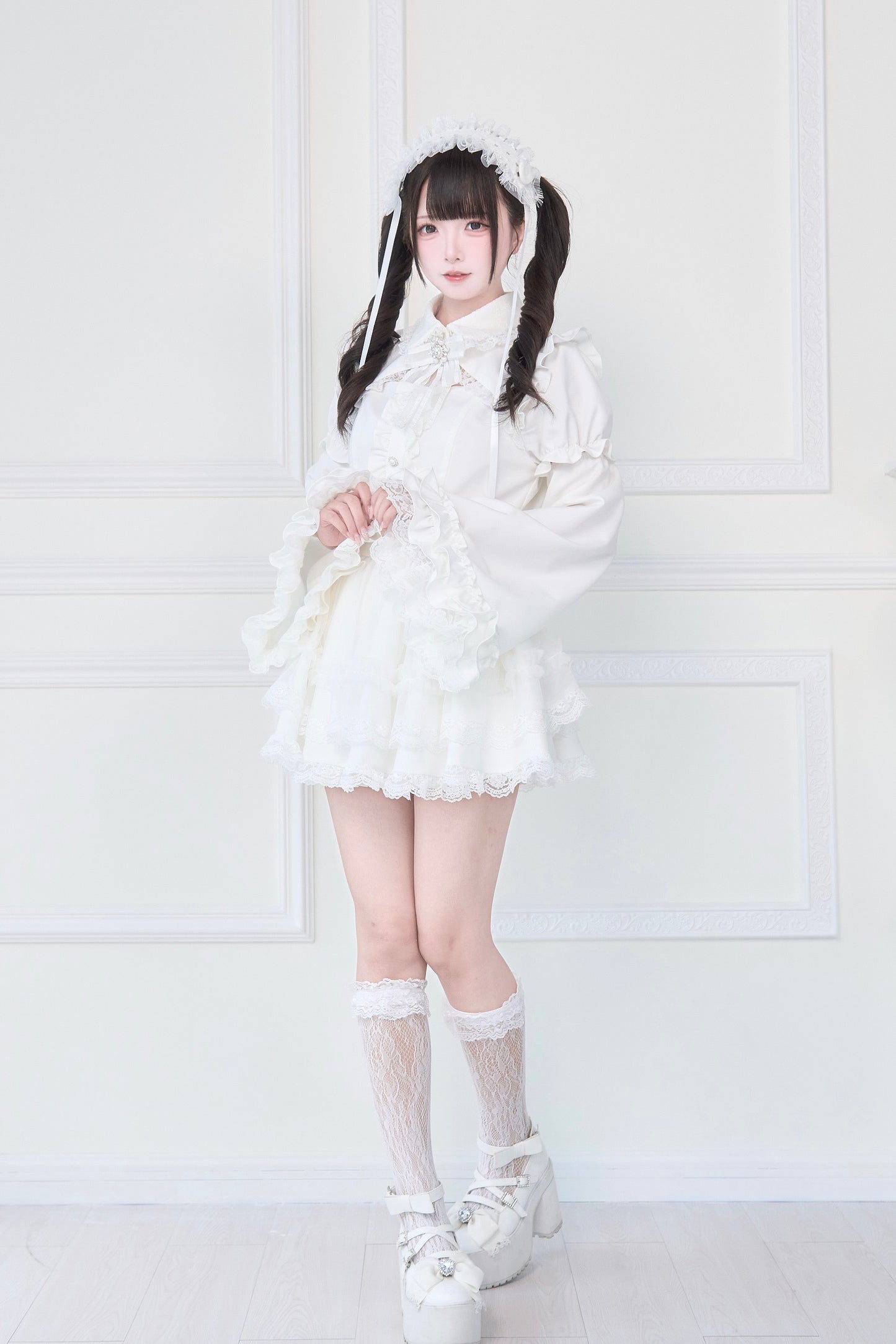 ブローチ付き姫袖レースワンピースセット