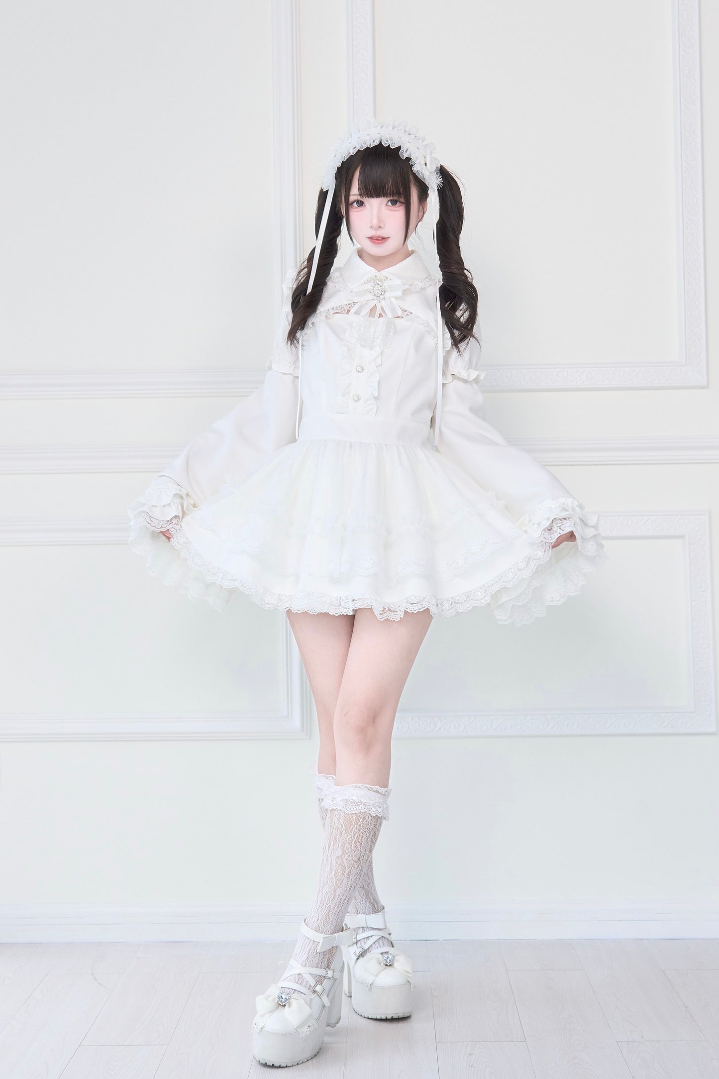 ブローチ付き姫袖レースワンピースセット