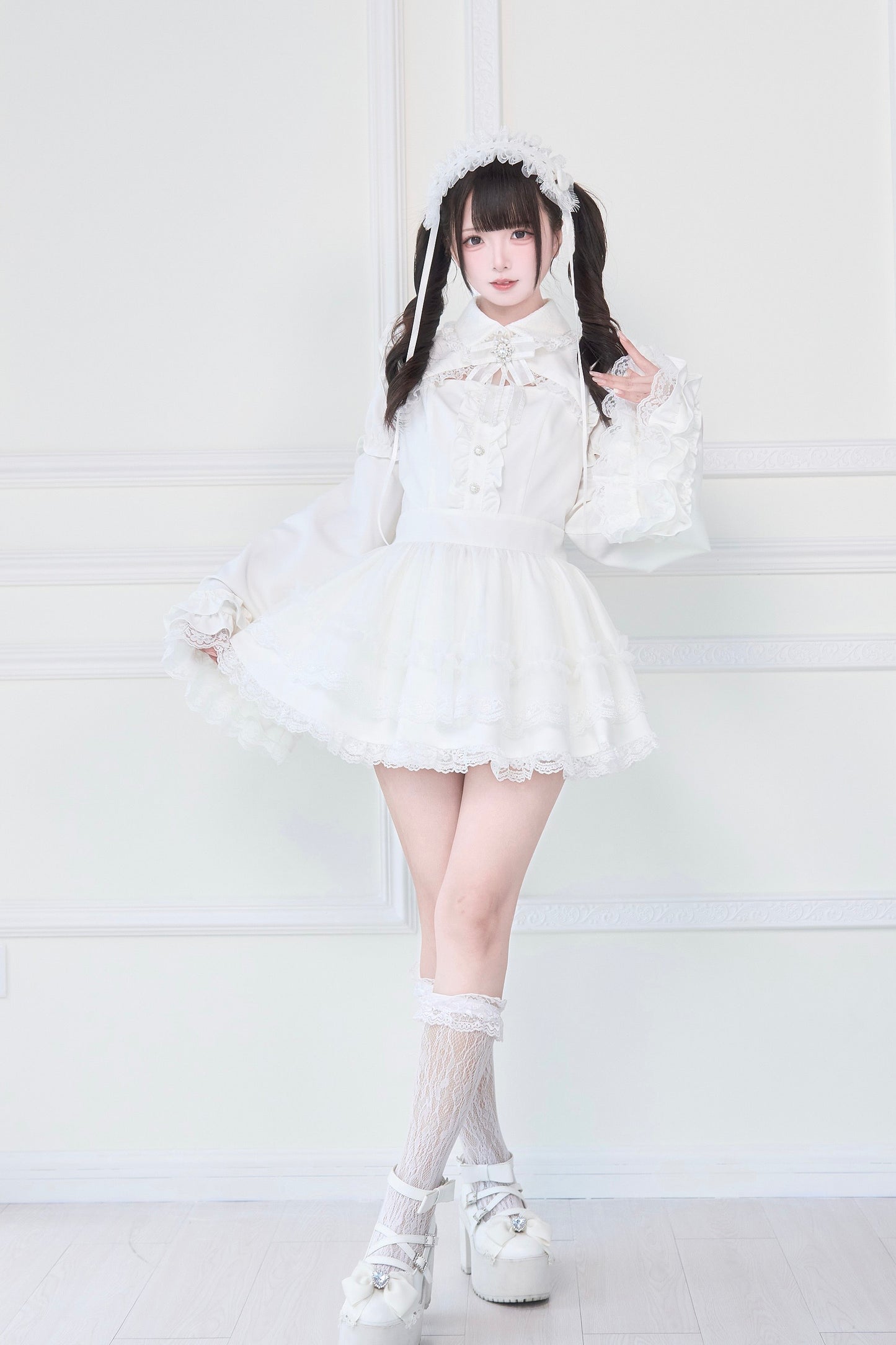 ブローチ付き姫袖レースワンピースセット