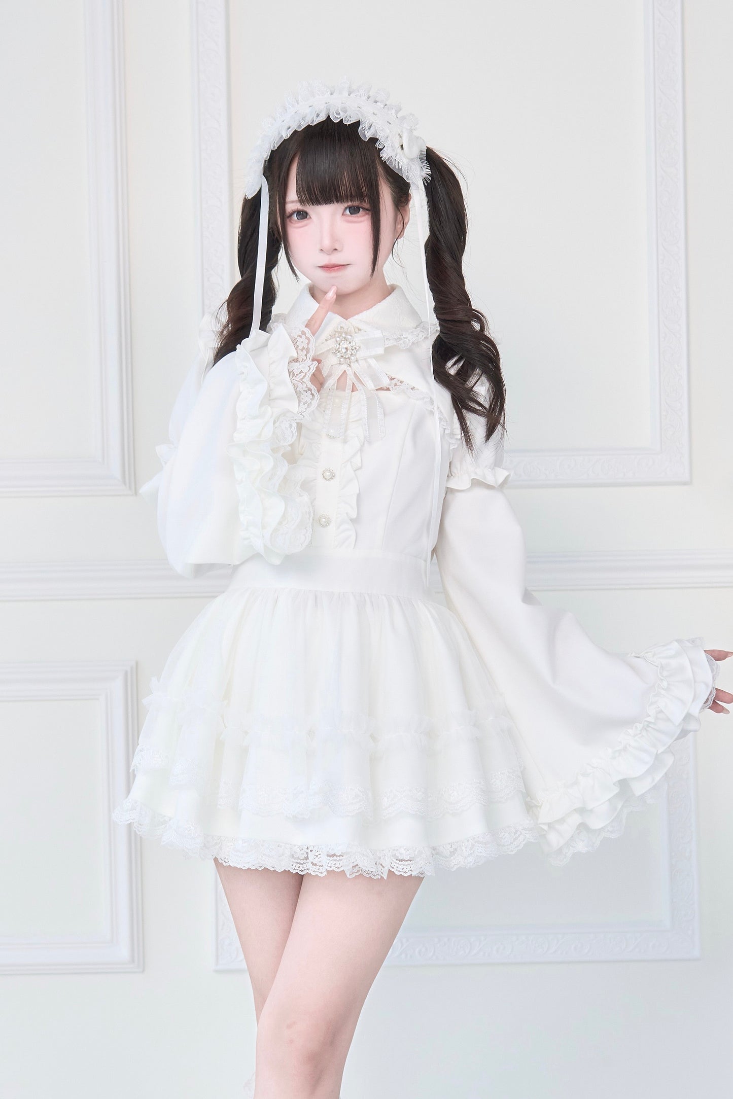 ブローチ付き姫袖レースワンピースセット