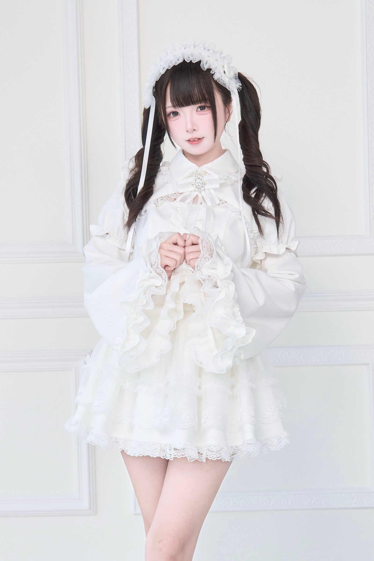 ブローチ付き姫袖レースワンピースセット