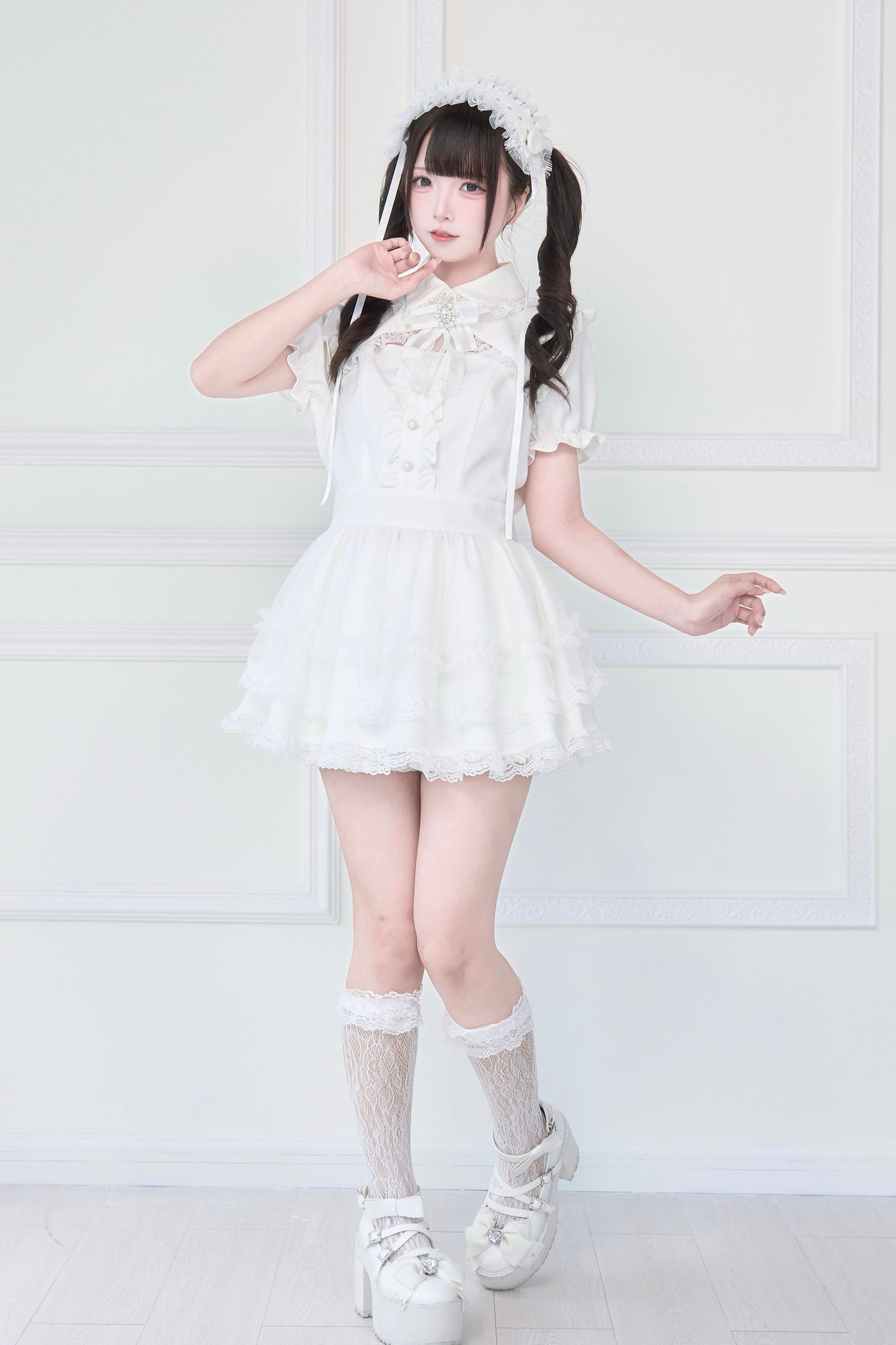 ブローチ付き姫袖レースワンピースセット