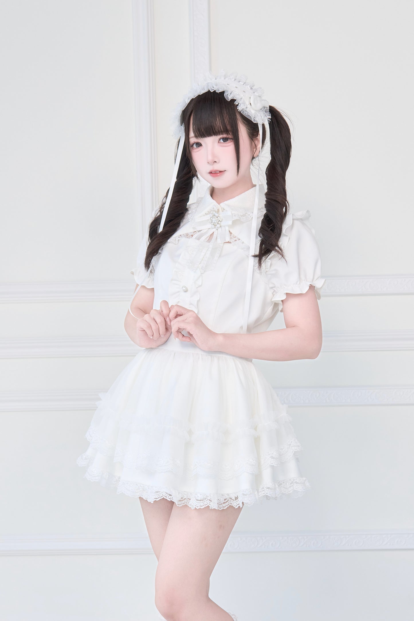 ブローチ付き姫袖レースワンピースセット