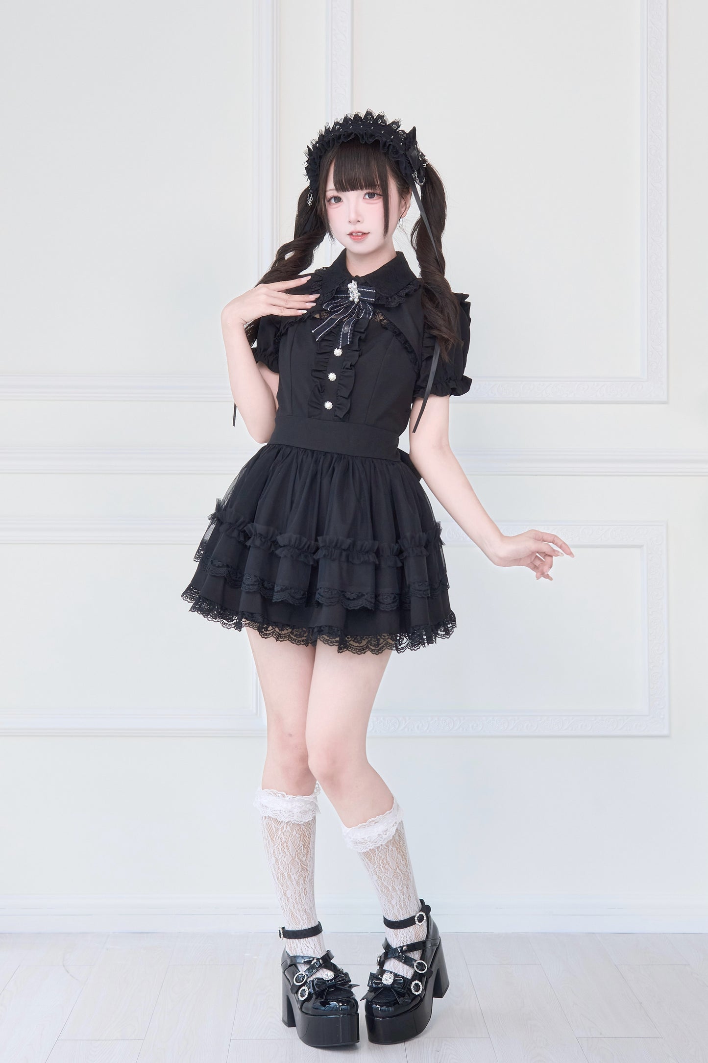 ブローチ付き姫袖レースワンピースセット