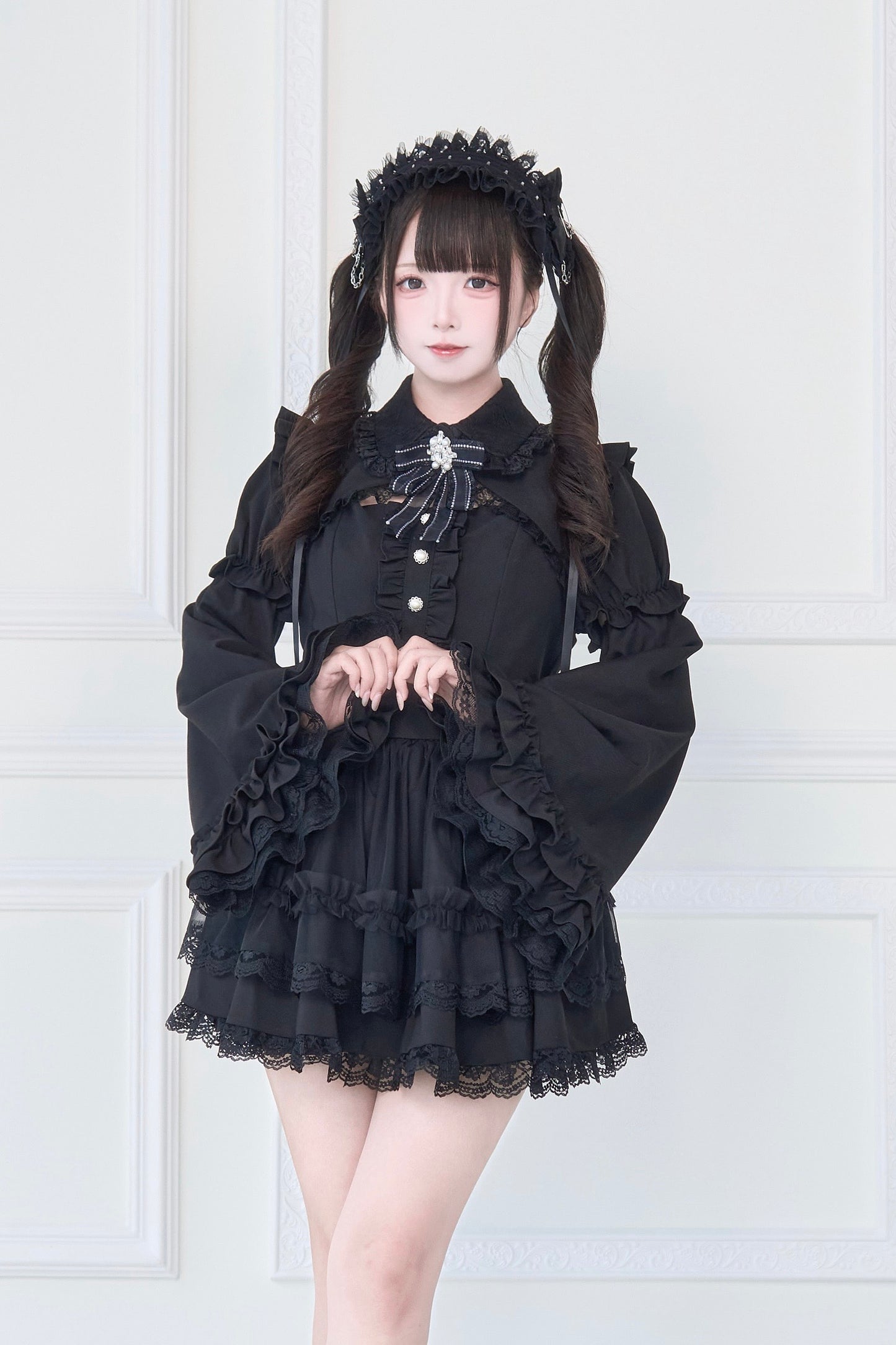 ブローチ付き姫袖レースワンピースセット