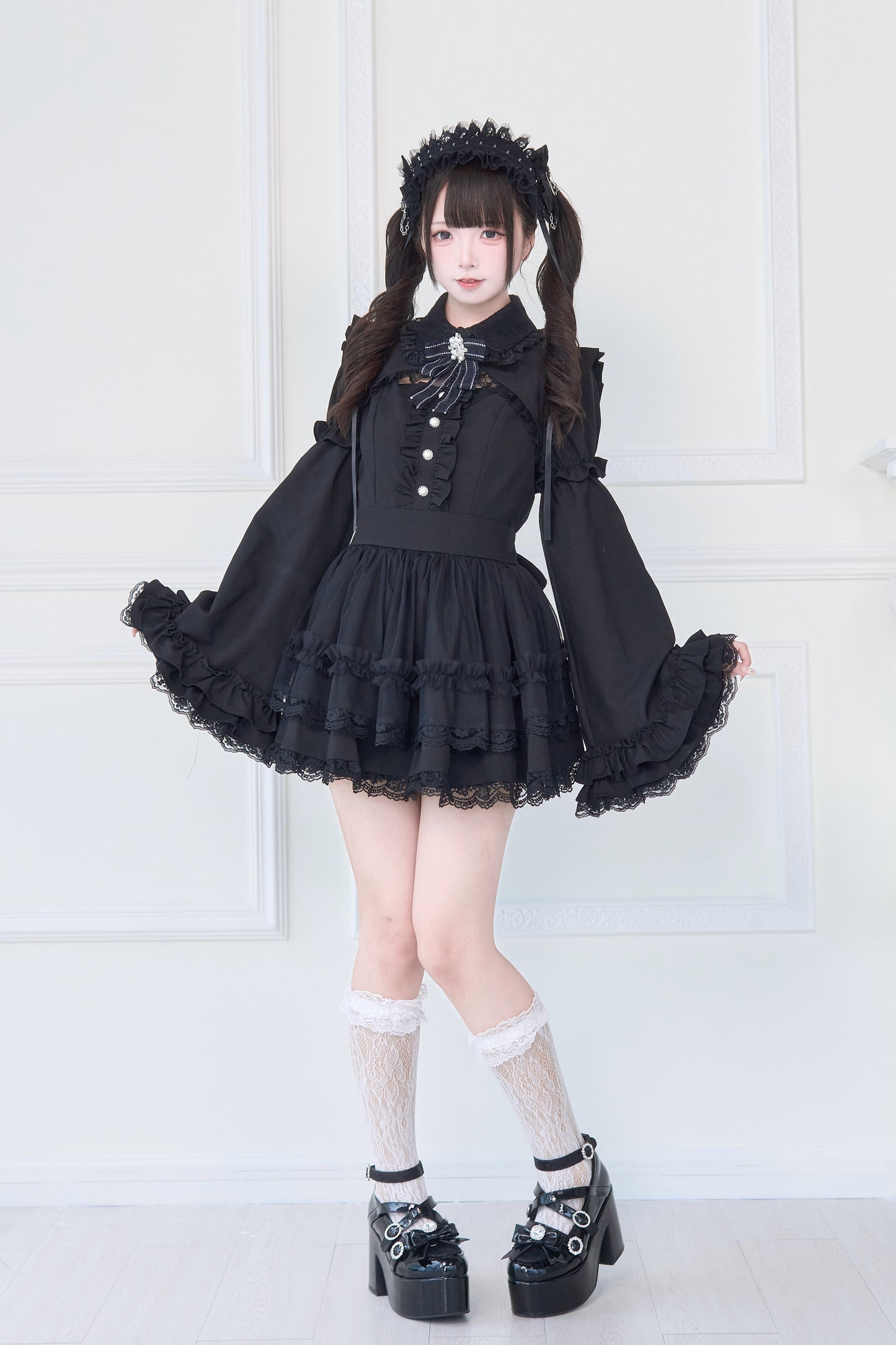 ブローチ付き姫袖レースワンピースセット