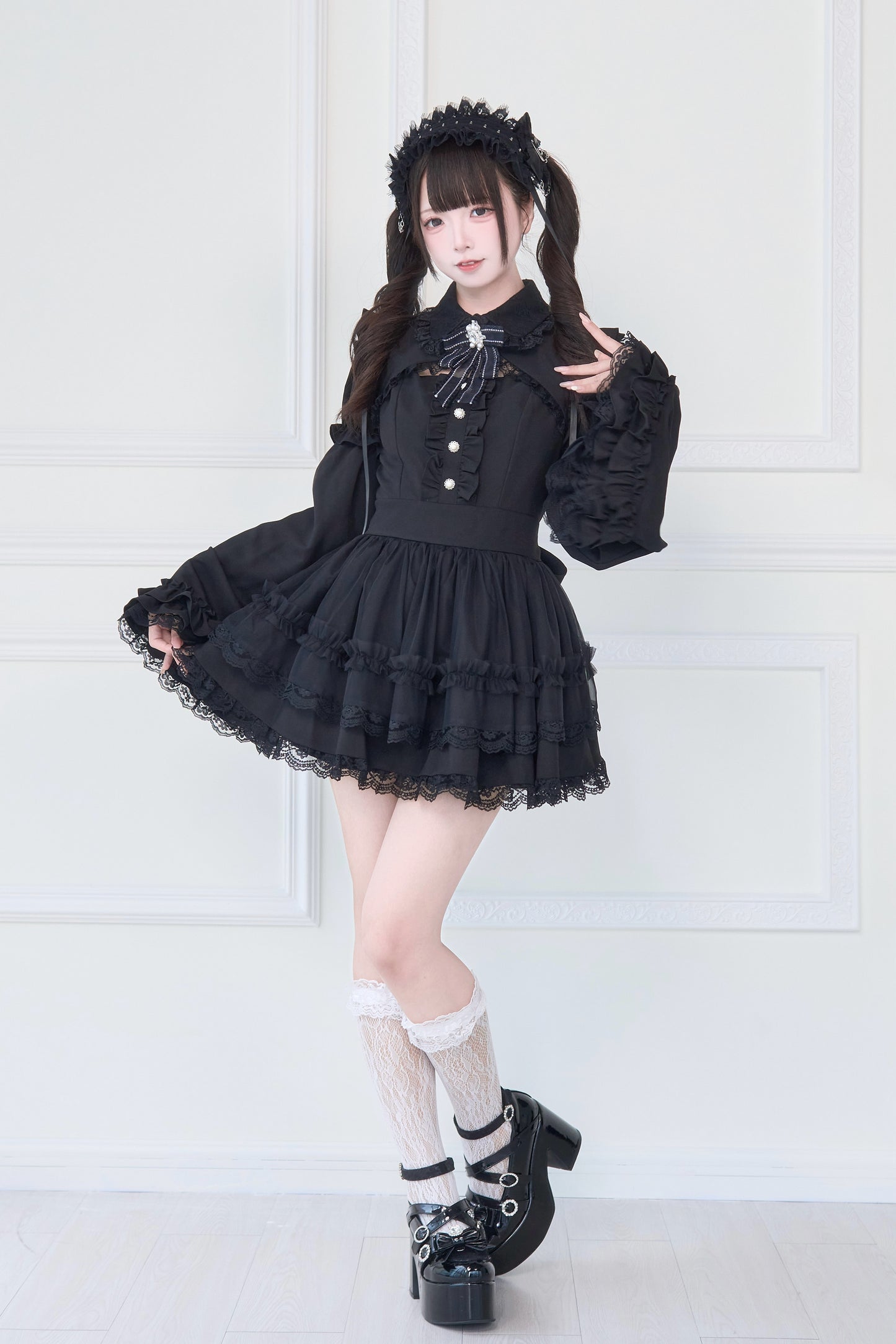ブローチ付き姫袖レースワンピースセット
