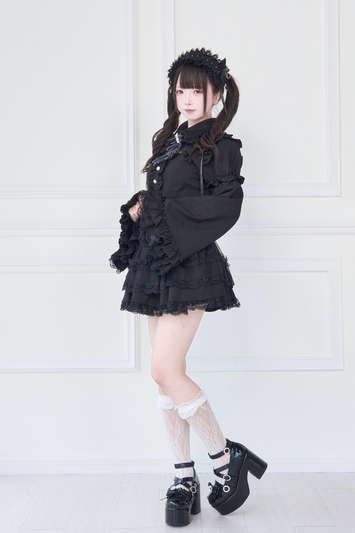 ブローチ付き姫袖レースワンピースセット