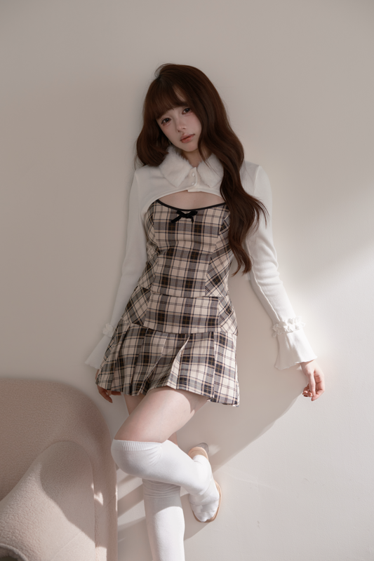 ファーカラーショートニット＋チェックビスチェ+プリーツミニスカート