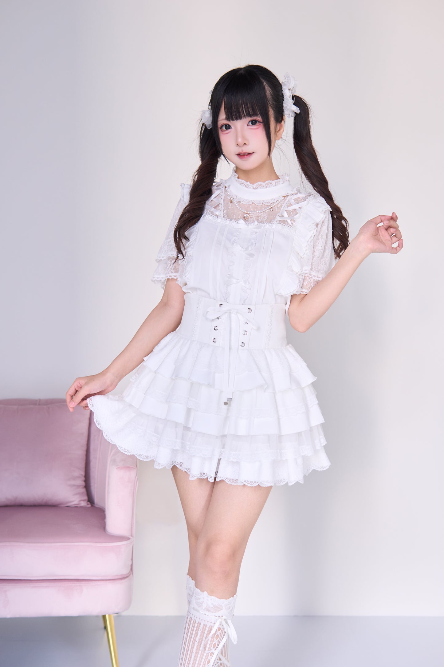 マルチレイヤースカート,パールチェーン付きブラウス