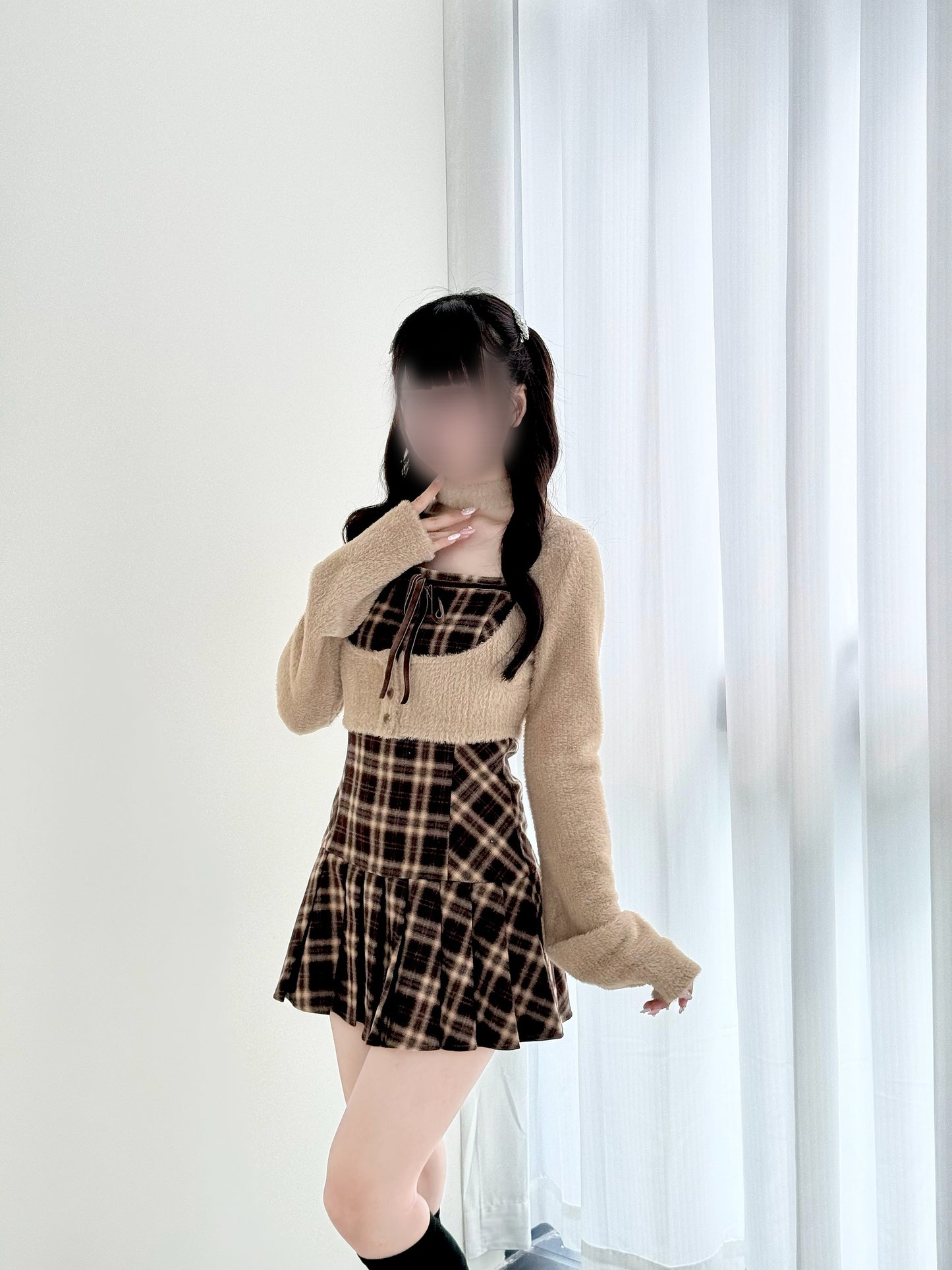 ファーボレロ×チェックミニスカート