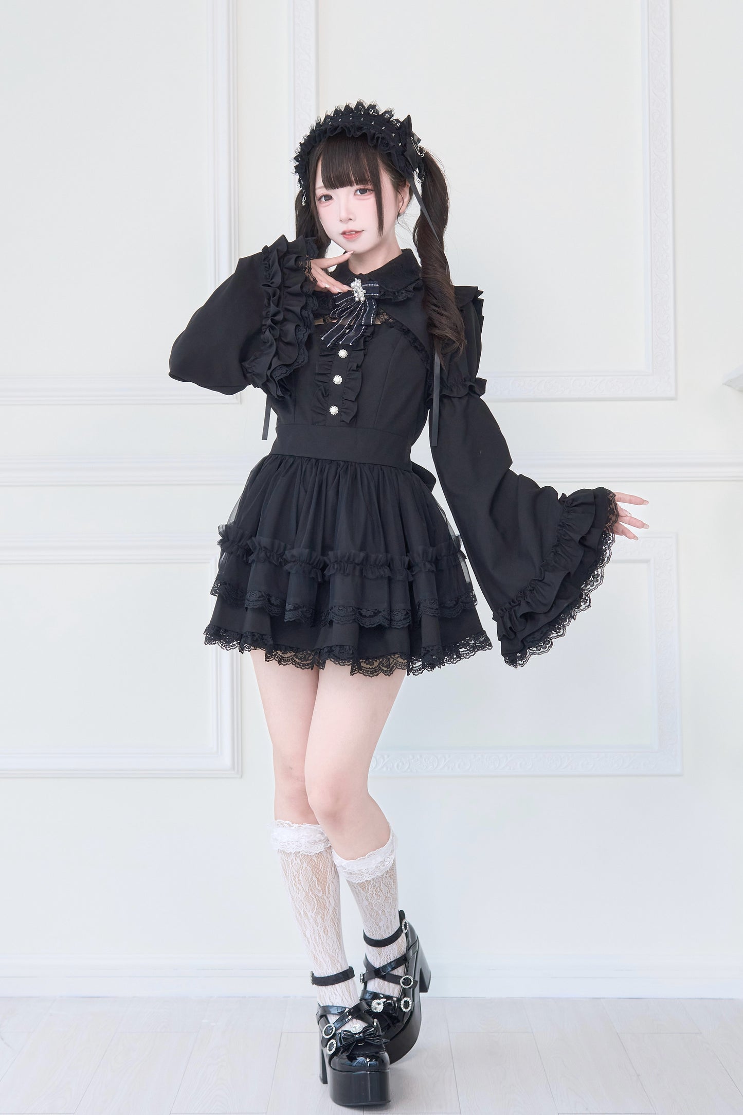 ブローチ付き姫袖レースワンピースセット