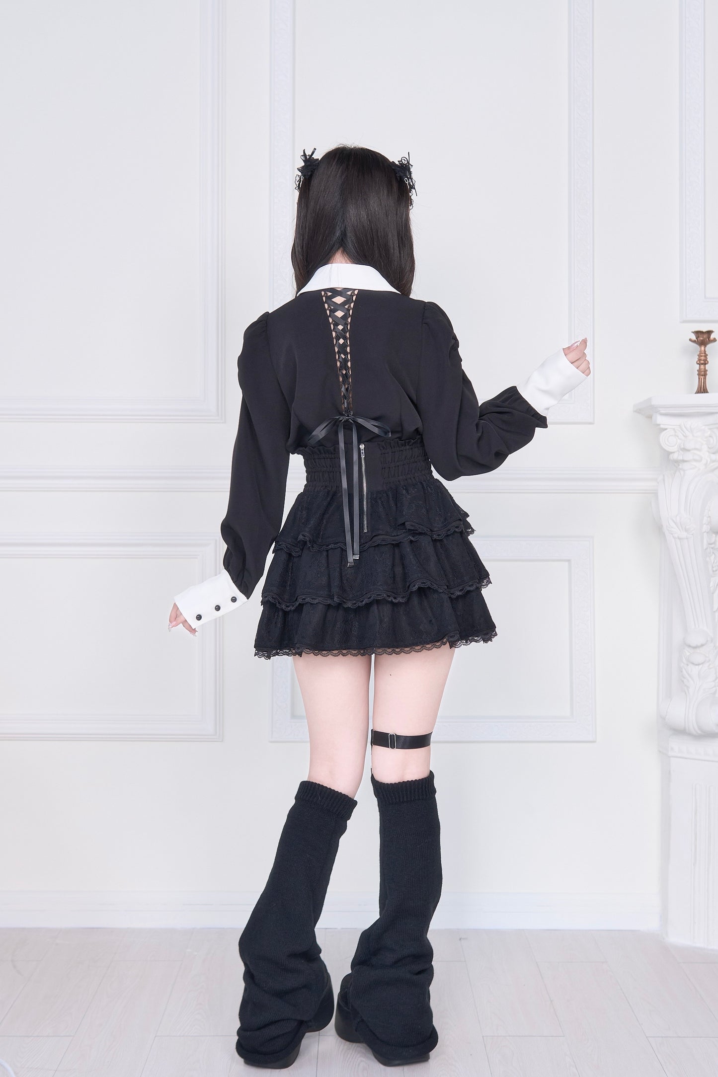 クロスバックレースアップブラウスxサブカル刺繍スカート